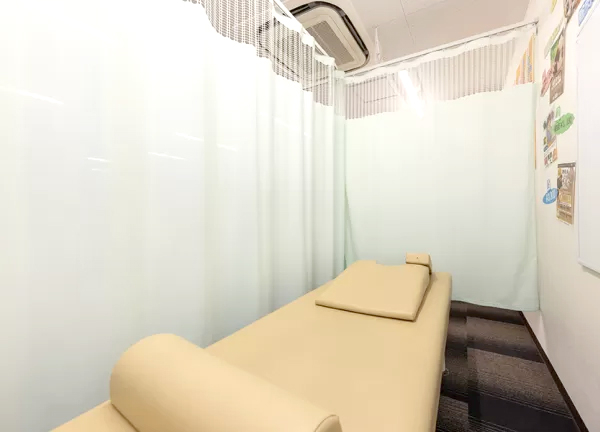 琴似あおば鍼灸整骨院(施術中はカーテンで仕切っています。)