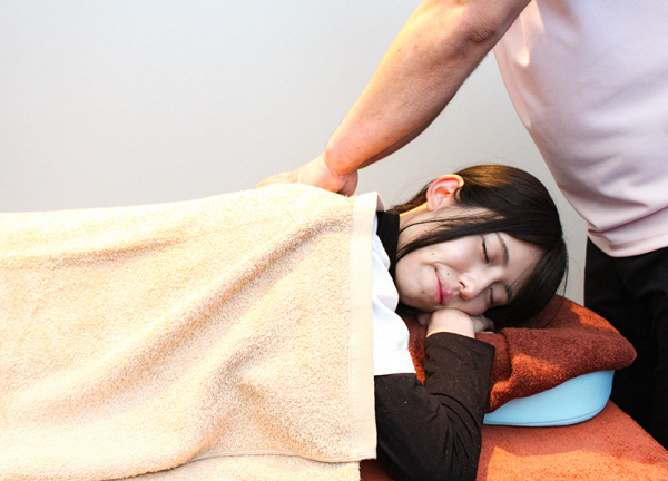 お台場ウェルケア鍼灸院(コリ固まった筋肉へアプローチし、バランスを整えます。)