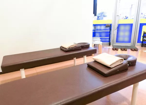 コピオ楢原接骨院(落ち着いた色合いの空間です。)