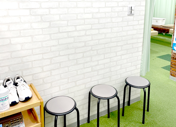 すずらん鍼灸接骨院　そよら上飯田院(当院の待合室です。)
