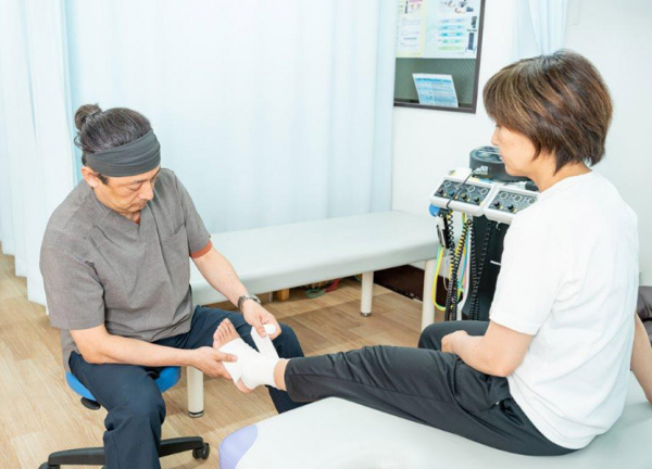 いつき整骨院(骨折や捻挫などのケガは包帯で固定します)