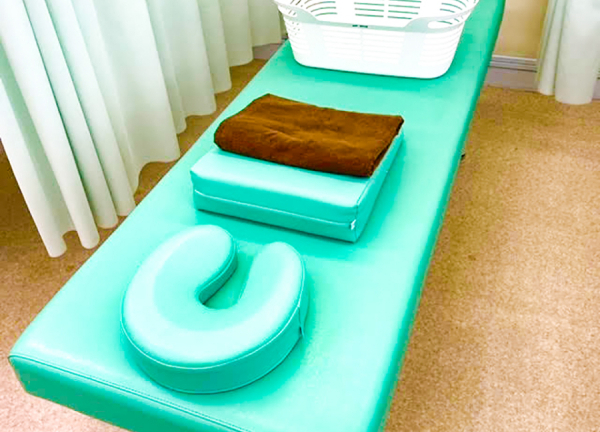 中央林間駅前接骨院(施術中はカーテンで仕切れます)