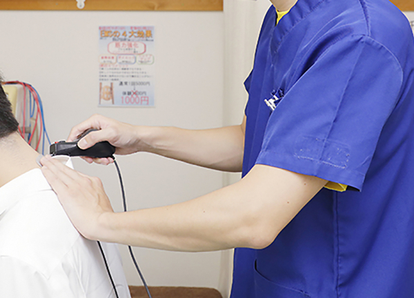 椎名町北口鍼灸接骨院(ハイボルトで深部の筋肉を修復します。)