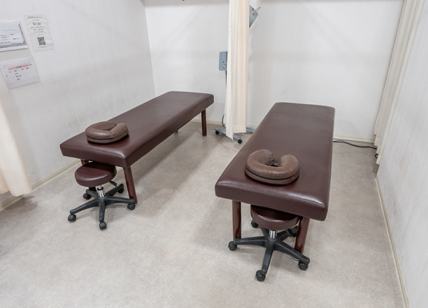 ベアーズ接骨院・鍼灸院　東松山店(ベッドごとにカーテンが備わっています。)