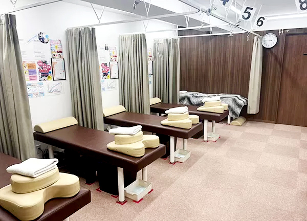 阿佐ヶ谷名倉堂鍼灸接骨院(施術中はカーテンで仕切っております。)