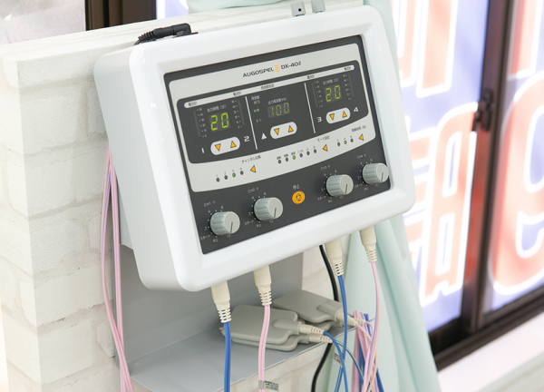 西尾すずらん鍼灸接骨院(腹部に電流を流して筋肉を鍛えます。)