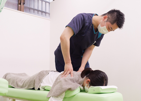 ＮＯＭＯＫＯＴＳＵ鍼灸整骨院　松原商店街院(正しい姿勢へと調整します。)