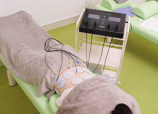 ＮＯＭＯＫＯＴＳＵ鍼灸整骨院　松原商店街院(EMSで体幹を鍛えます。)