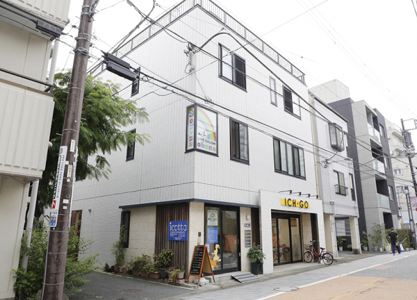 整骨院ｉｃｏｔｔｏ(ビル2Fに施設はあります)