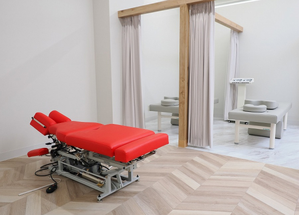 さくらメディネス整骨院　ＪＲ尼崎院【鍼灸】(矯正用ベッドもご用意しております。)