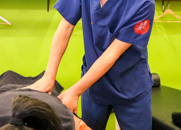 東松原駅の接骨院・はり灸院(筋肉が硬くなる肩甲骨周りにもアプローチ)