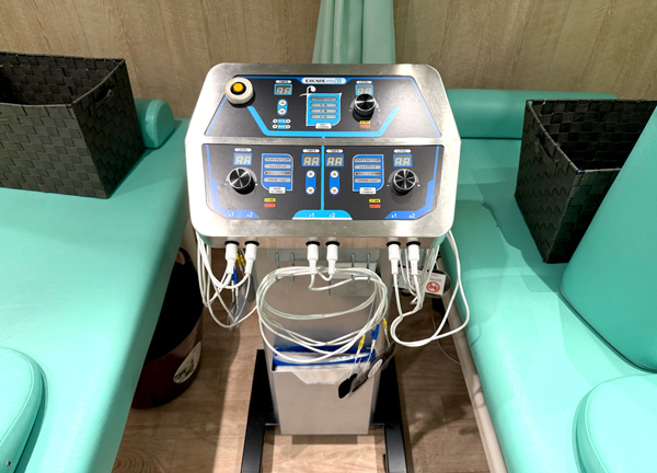 こころ整骨院　紙屋町シャレオ院(電気による刺激で硬くなったお身体をほぐします。)