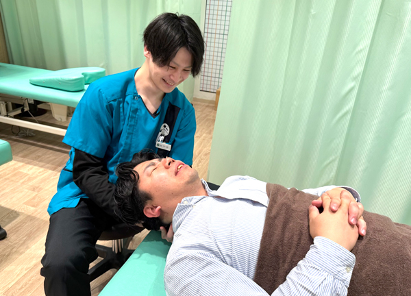 こころ整骨院　紙屋町シャレオ院(デスクワークで疲労した首周りを緩和します。)