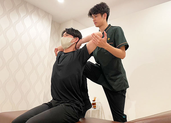 くまのみ整骨院　南越谷駅前院(姿勢の乱れや猫背のお悩みにもご対応します。)