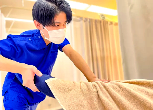宇都宮日の出接骨院(ストレッチを用いた姿勢調整を行います。)