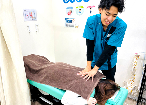 お客様一人ひとりに合わせた施術をします。