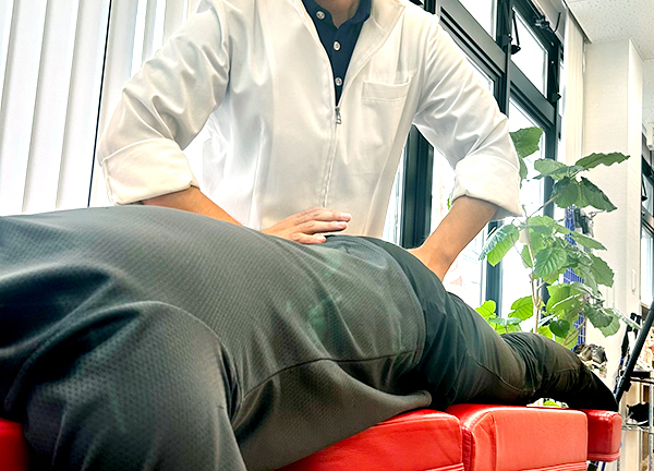 ほねつぎ大和高田接骨院／大和高田はりきゅう院(腰を施術してます。)