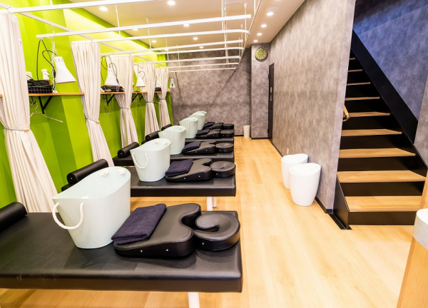 浜田山駅の接骨院・はり灸院(二階に繋がる階段です。)