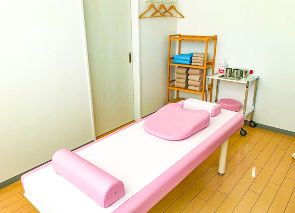 鍼灸マッサージ院わくわく　大町（ファーマライズ薬局内）(個室の施術室です)