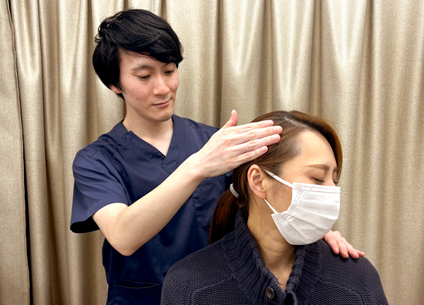 吉祥寺名倉堂接骨院・鍼灸院(疲労し硬くなった首回りを調整します。)