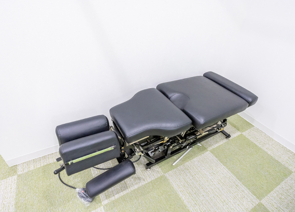 ＮＯＭＯＫＯＴＳＵ鍼灸整骨院　よこはまばし院(トムソンベッドです。)