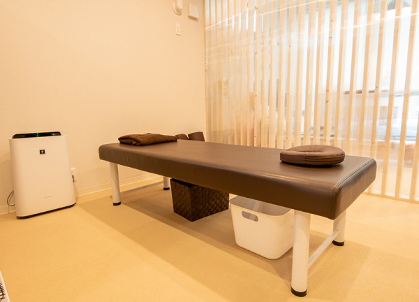越谷イルソーレ整骨院(施術ベッドです。)