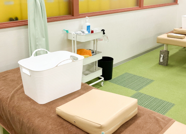 すずらん鍼灸接骨院　飯田アップルロード院(カーテンで仕切って施術をおこないます。)