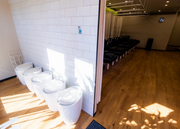 笑顔道喜多見駅の接骨院・はり灸院(待合室の様子でございます。)