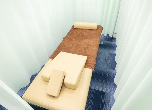 湘南台あおば接骨院はりきゅう院(施術中でカーテンで仕切れます。)