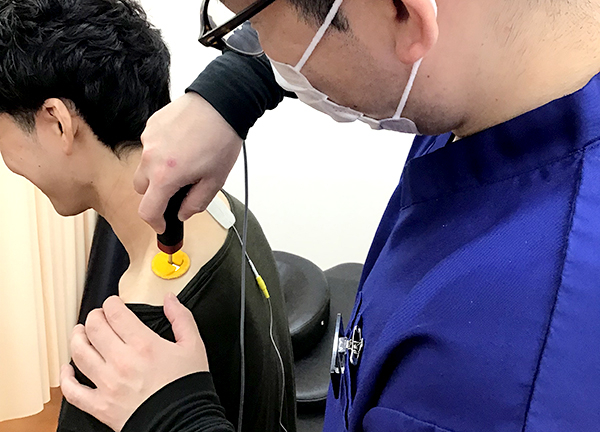 北越谷西口駅前鍼灸接骨院(ハイボルトで深部の筋肉を修復します。)