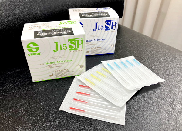 西浦和駅前鍼灸接骨院(施術で使用する鍼はお客様のお悩みに合わせて様々な種類のものを添えています。)