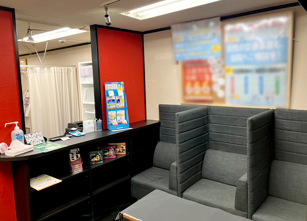 西浦和駅前鍼灸接骨院(受付はこちら！ゆっくりおくつろぎください。)