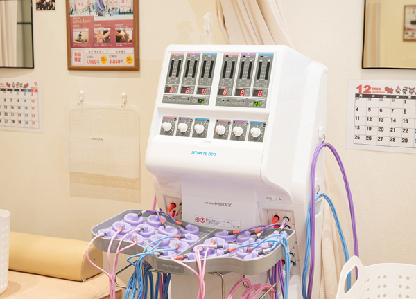 横浜駅西口あおば接骨院はりきゅう院(施術機器です。)