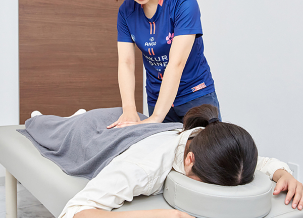 さくらメディネス整骨院　新都心院(お客様お一人おひとりに合わせた施術をおこないます)