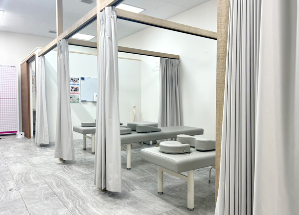 さくらメディネス整骨院　新都心院(カーテンで仕切れるので周りを気にせず施術が受けられます★)