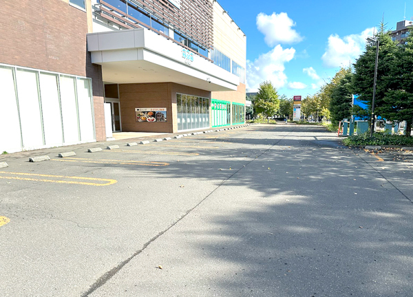 こころ整骨院　ラソラ札幌院(商業施設の駐車場が利用できるのでお車でお越しの方も通いやすい。)