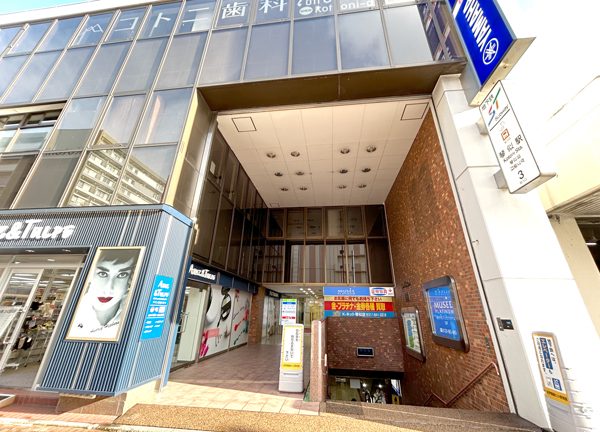 こころ整骨院　琴似院(琴似駅（札幌市営）から徒歩1分とアクセスに便利。ビルの地下一階に当施設があります。)