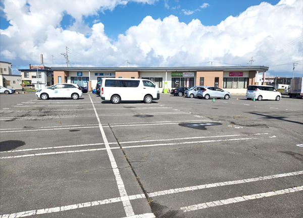 こころ整骨院　苫小牧新中野院(施設前には駐車場もご用意しています。)