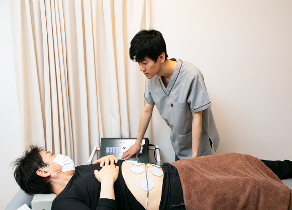 あい鍼灸院・接骨院　ホワイティ梅田院(EMSで体幹を鍛えます。)