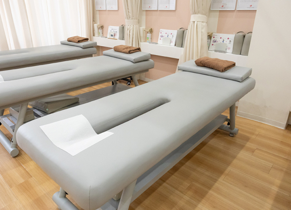 あい鍼灸院・接骨院　石橋阪大前駅院(施術ベッドです。)