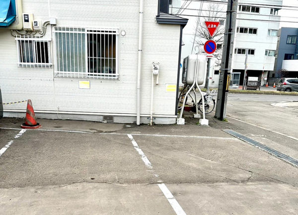 平岸駅前整骨院(駐車場完備されています。)