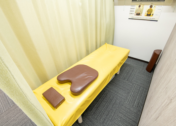 ＧＢＳうぐいす谷整骨院(施術中はカーテンで仕切れます。)