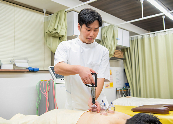 ＧＢＳうぐいす谷整骨院(カッピングで疲労や不眠、肌荒れの改善を目指します。)