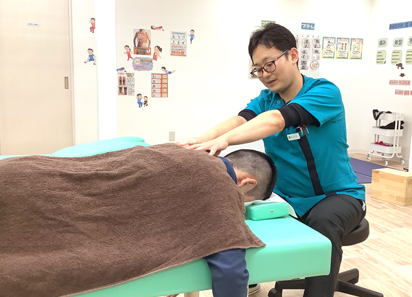 こころ整骨院　永山院(日々の負担により硬くなった筋肉をほぐし肩の不調にご対応します。)