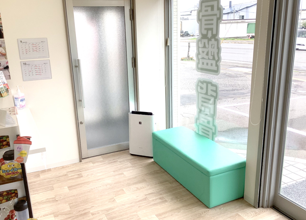 こころ整骨院　永山院(待合室でおくつろぎください。)