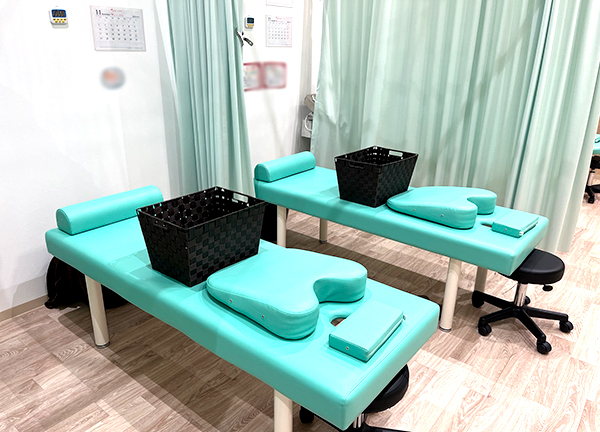 こころ整骨院　イオンモール浦和美園院(施術台ごとにカーテンで仕切ることができるので、はじめてのお客様にもおすすめです。)