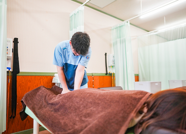 あかつき接骨院　狭山ヶ丘院(痛みの少ない施術です。)