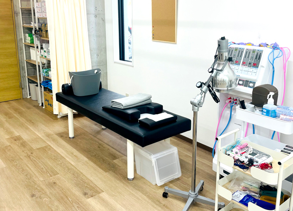 くがはら接骨院【鍼灸】(施術機器もご用意し、手技以外の施術もおこなっています。)