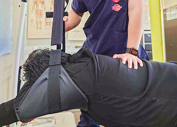 甲斐整骨院　鹿児島天文館院【鍼灸】(特殊器具を用いて猫背の改善を目指します。)