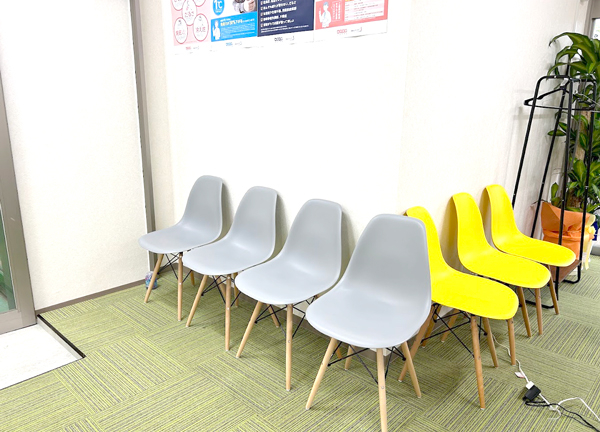 甲斐整骨院　鹿児島天文館院【鍼灸】(ご案内まで待合スペースでおくつろぎください。)